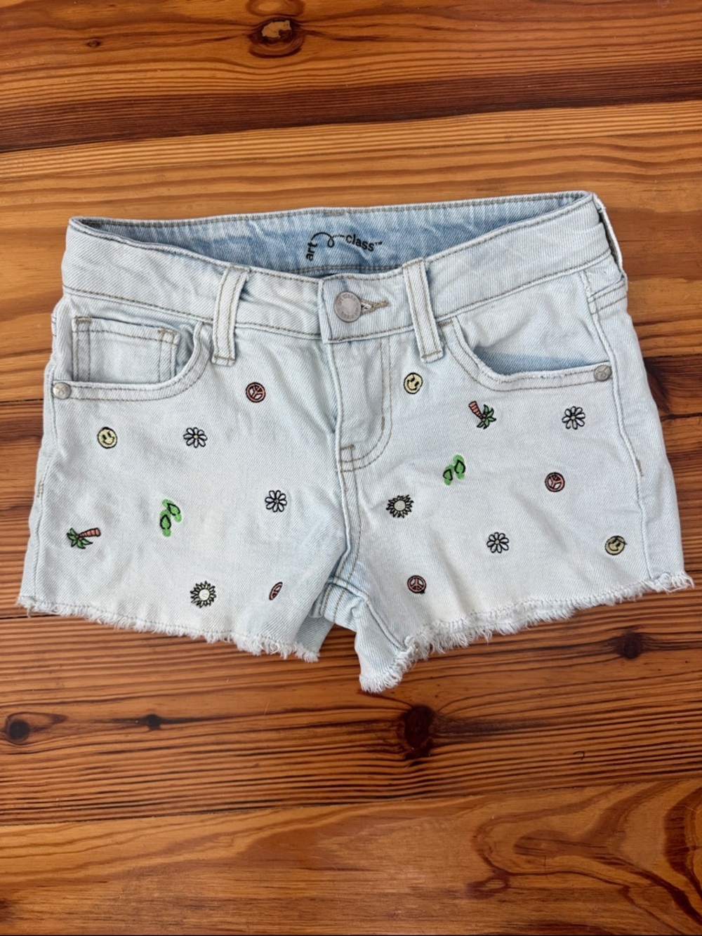 EUC art class Light Wash Denim Shorts with Colorful Embroidery size Medium